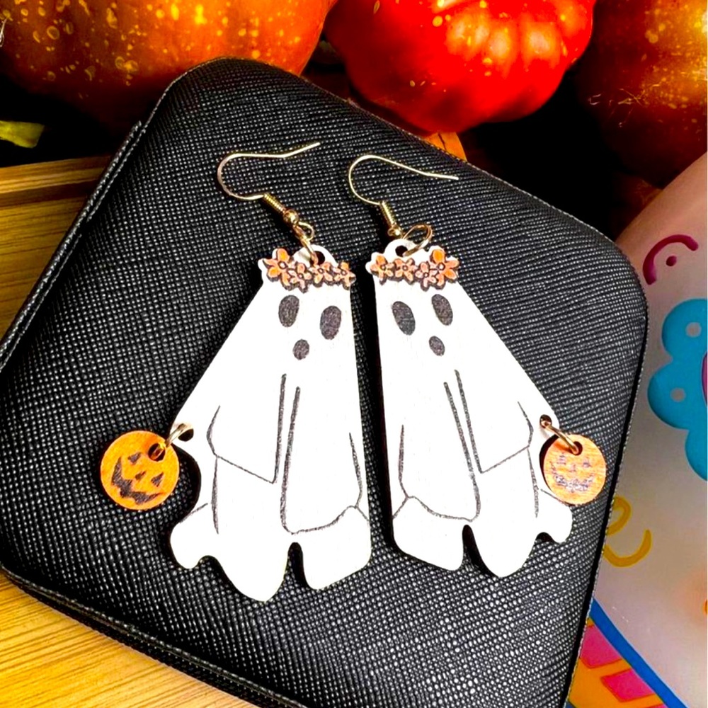 1Pair Vintage White Ghost With Pumpkin Pattern Wooden Earrings Halloween Gifts